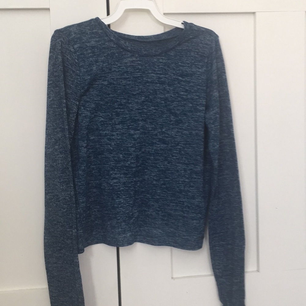 Long sleeve cropped tee